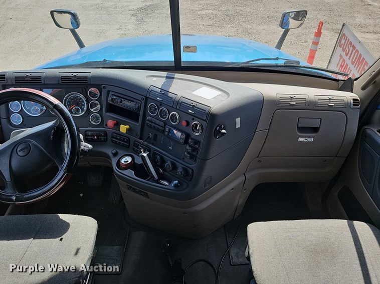 image for item EJ6029 2017 Freightliner Cascadia Evolution semi truck