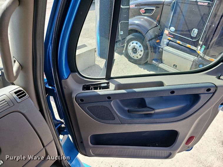 image for item EJ6029 2017 Freightliner Cascadia Evolution semi truck