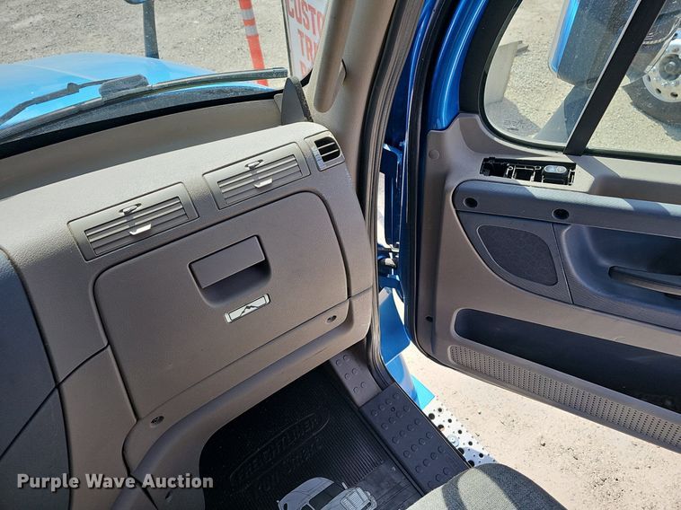 image for item EJ6029 2017 Freightliner Cascadia Evolution semi truck