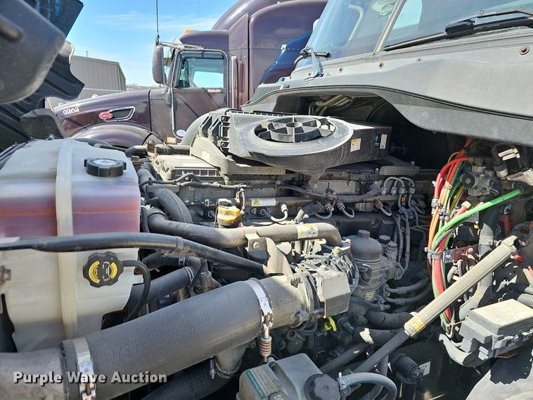 image for item EJ6029 2017 Freightliner Cascadia Evolution semi truck