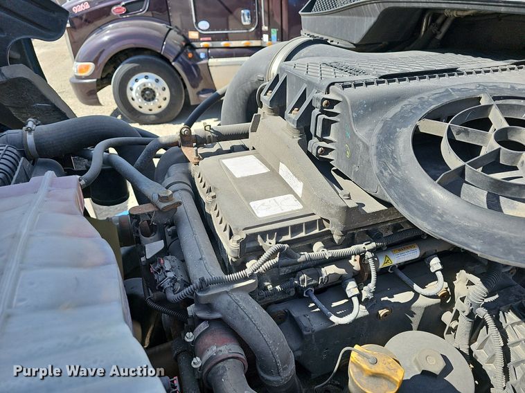 image for item EJ6029 2017 Freightliner Cascadia Evolution semi truck