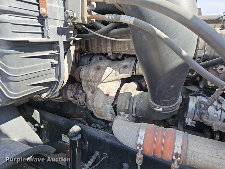 image for item EJ6029 2017 Freightliner Cascadia Evolution semi truck