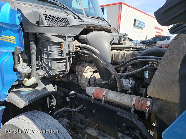 image for item EJ6029 2017 Freightliner Cascadia Evolution semi truck