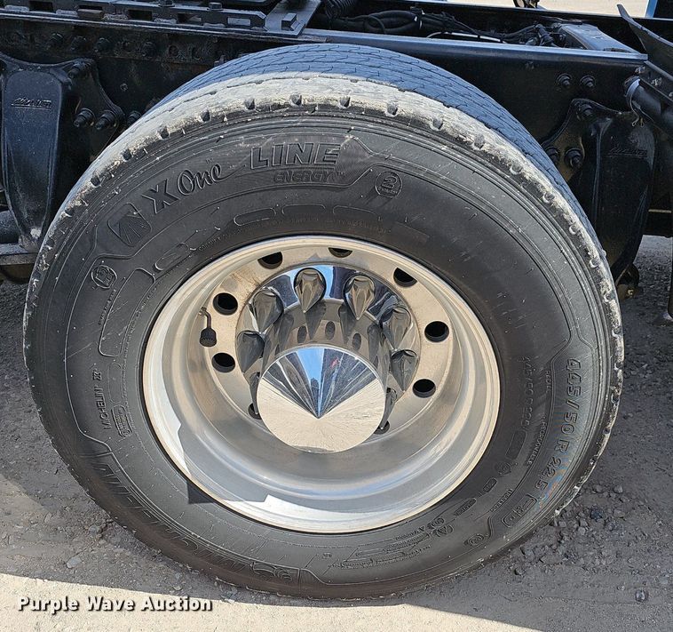 image for item EJ6029 2017 Freightliner Cascadia Evolution semi truck