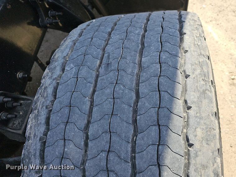 image for item EJ6029 2017 Freightliner Cascadia Evolution semi truck