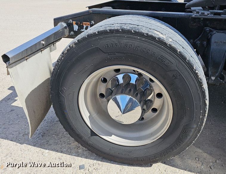 image for item EJ6029 2017 Freightliner Cascadia Evolution semi truck