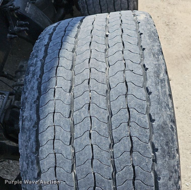 image for item EJ6029 2017 Freightliner Cascadia Evolution semi truck