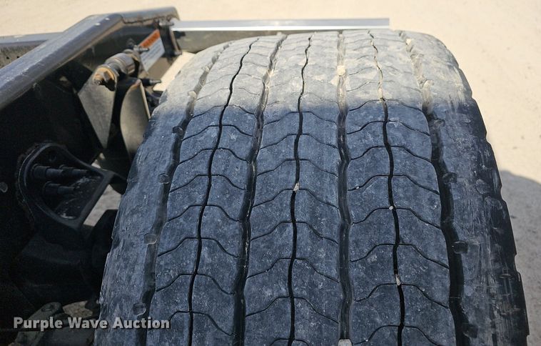 image for item EJ6029 2017 Freightliner Cascadia Evolution semi truck