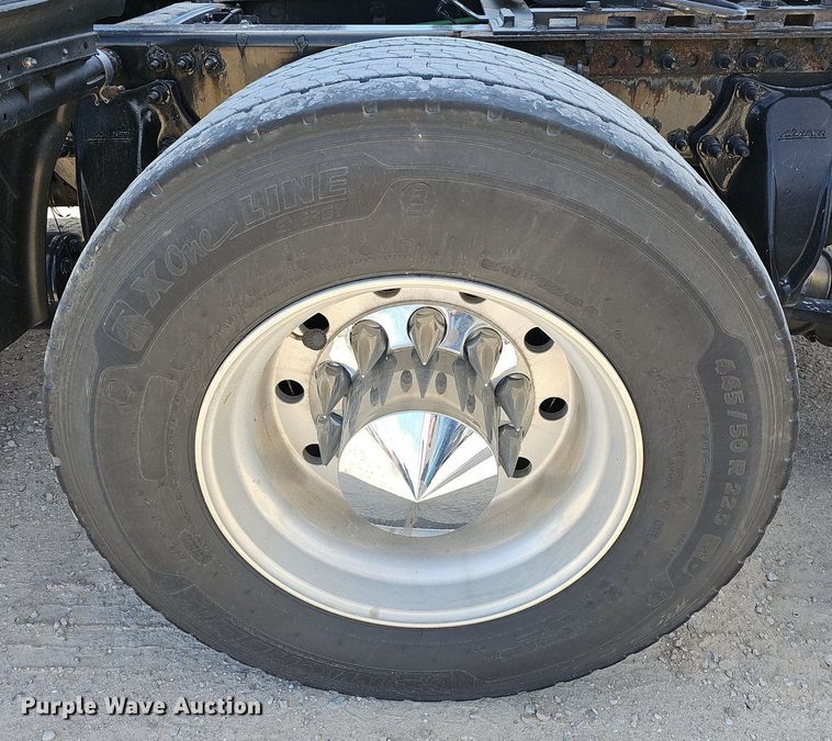 image for item EJ6029 2017 Freightliner Cascadia Evolution semi truck