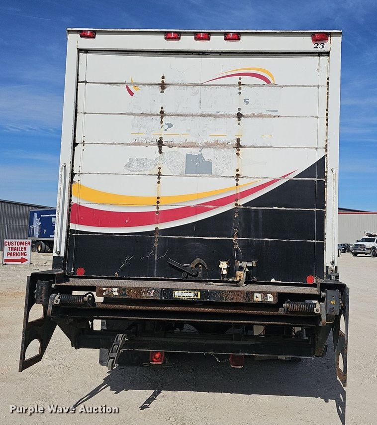 image for item EJ6030 1999 International 4700  box truck