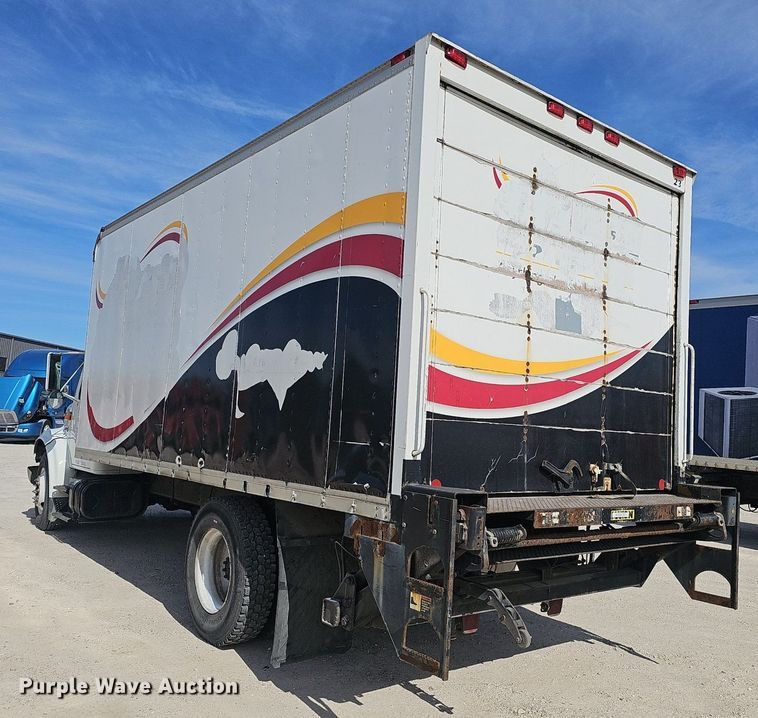 image for item EJ6030 1999 International 4700  box truck