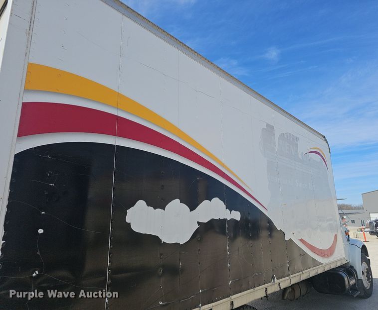 image for item EJ6030 1999 International 4700  box truck