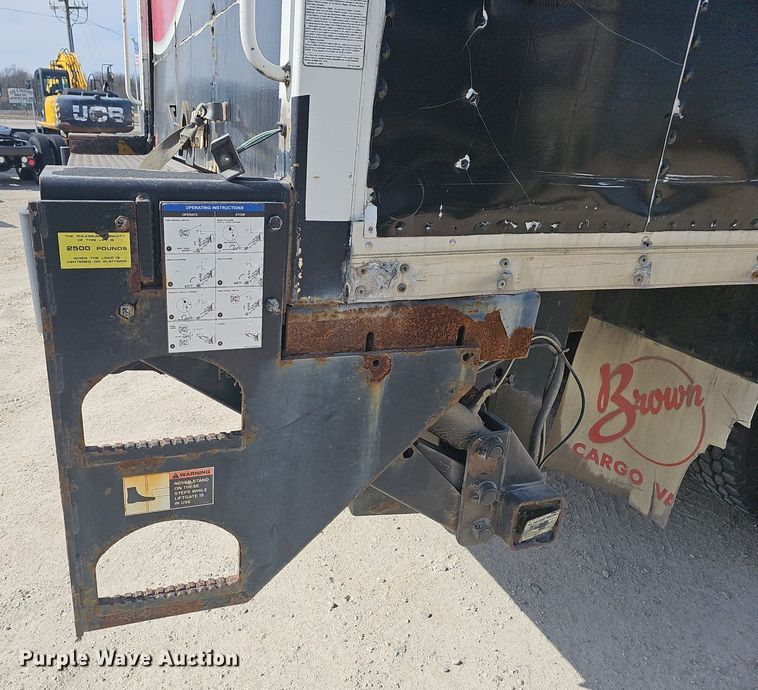 image for item EJ6030 1999 International 4700  box truck