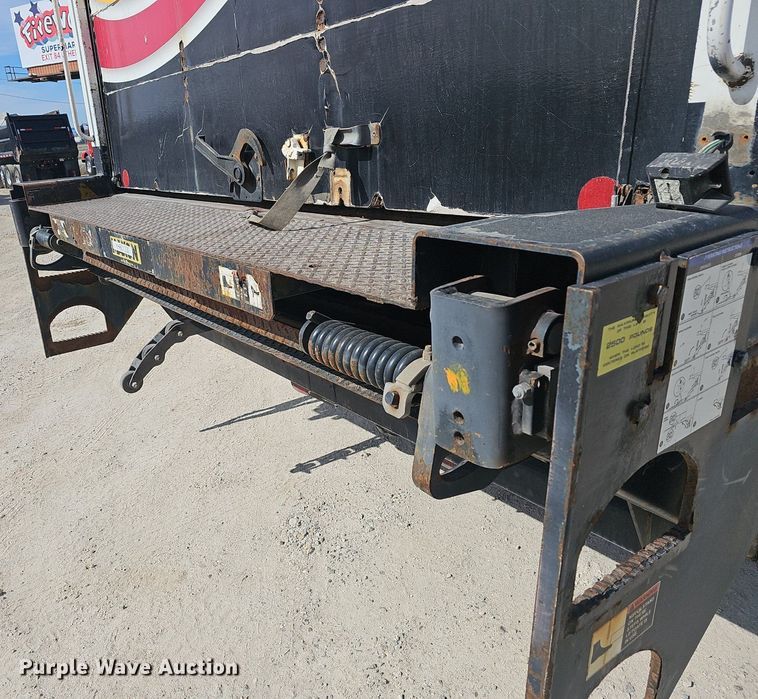 image for item EJ6030 1999 International 4700  box truck