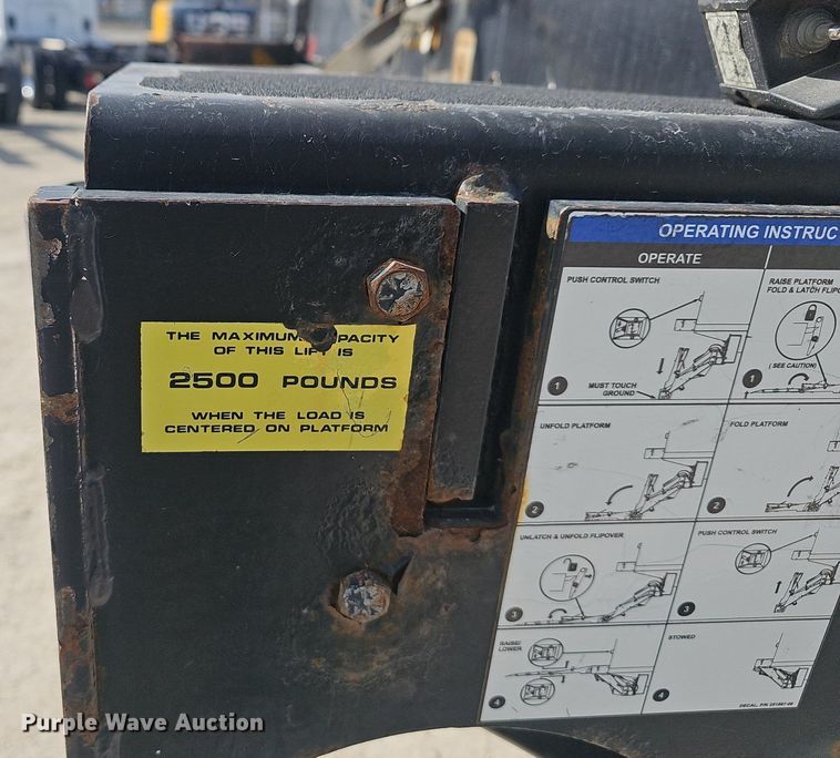 image for item EJ6030 1999 International 4700  box truck