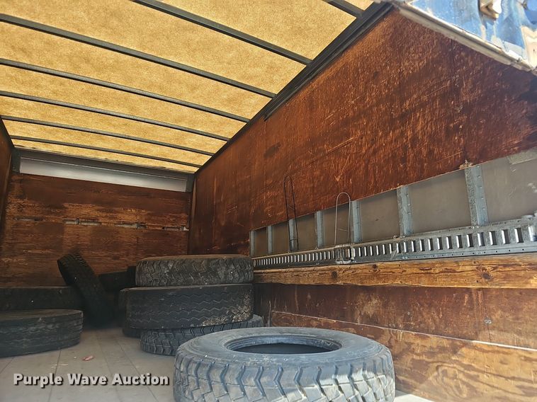 image for item EJ6030 1999 International 4700  box truck