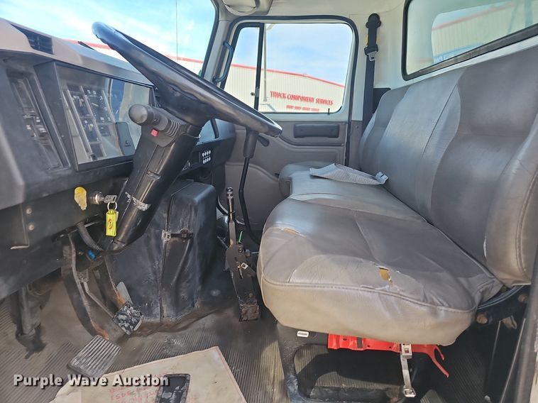 image for item EJ6030 1999 International 4700  box truck