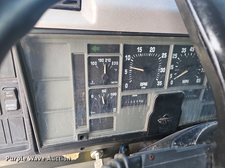 image for item EJ6030 1999 International 4700  box truck