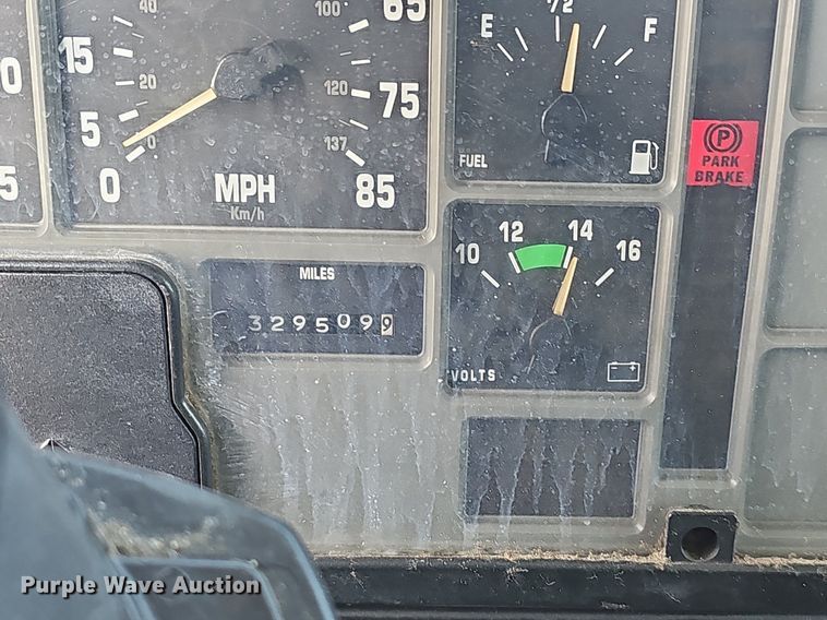 image for item EJ6030 1999 International 4700  box truck