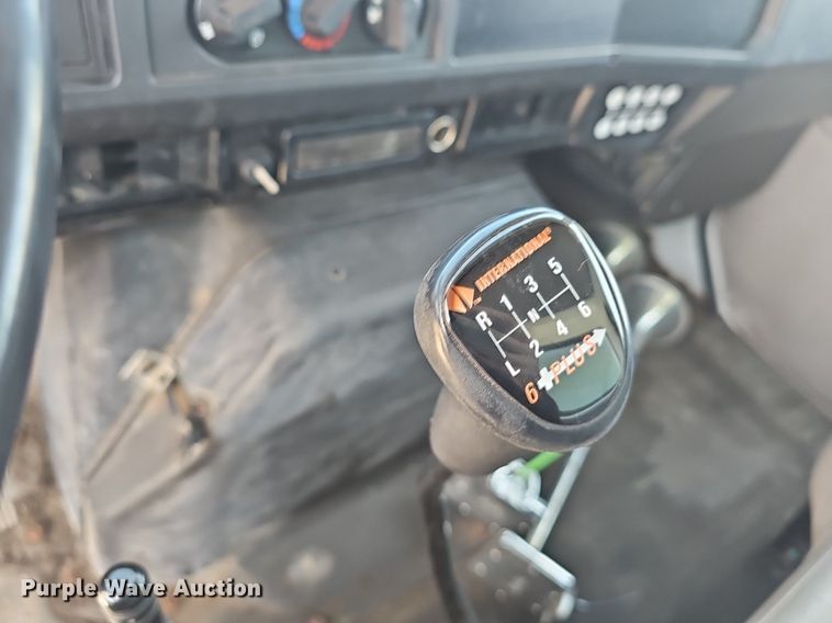 image for item EJ6030 1999 International 4700  box truck