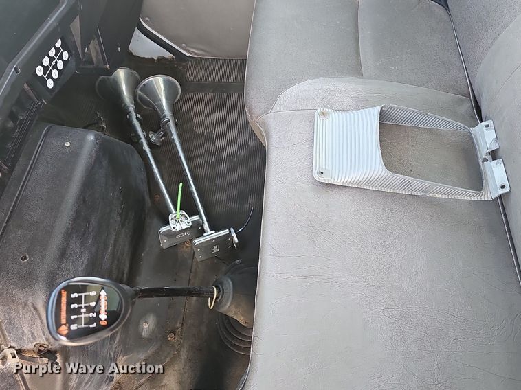 image for item EJ6030 1999 International 4700  box truck