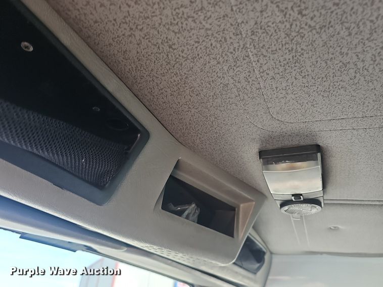 image for item EJ6030 1999 International 4700  box truck