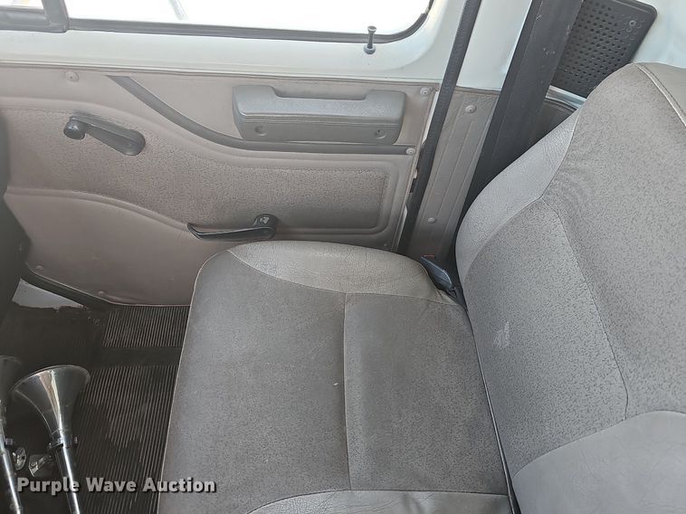 image for item EJ6030 1999 International 4700  box truck