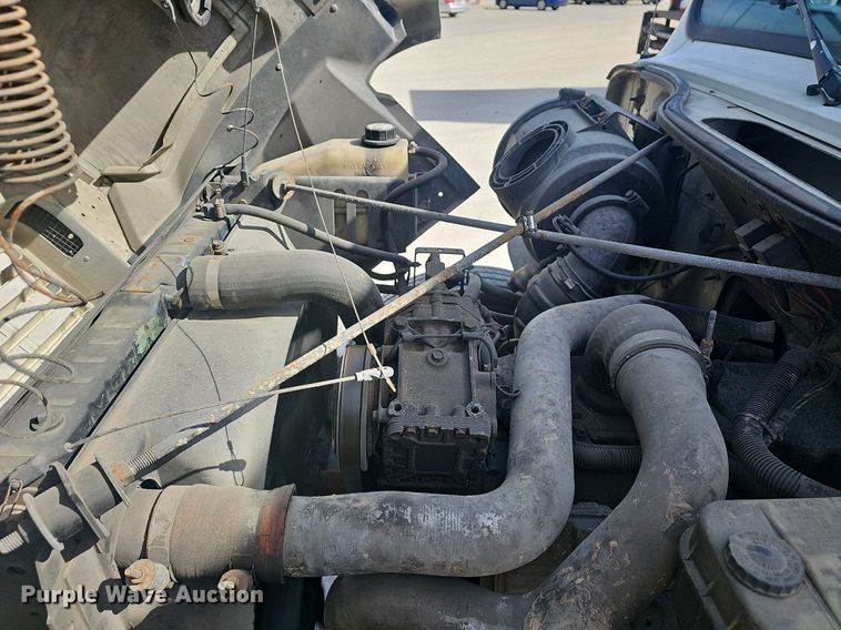 image for item EJ6030 1999 International 4700  box truck