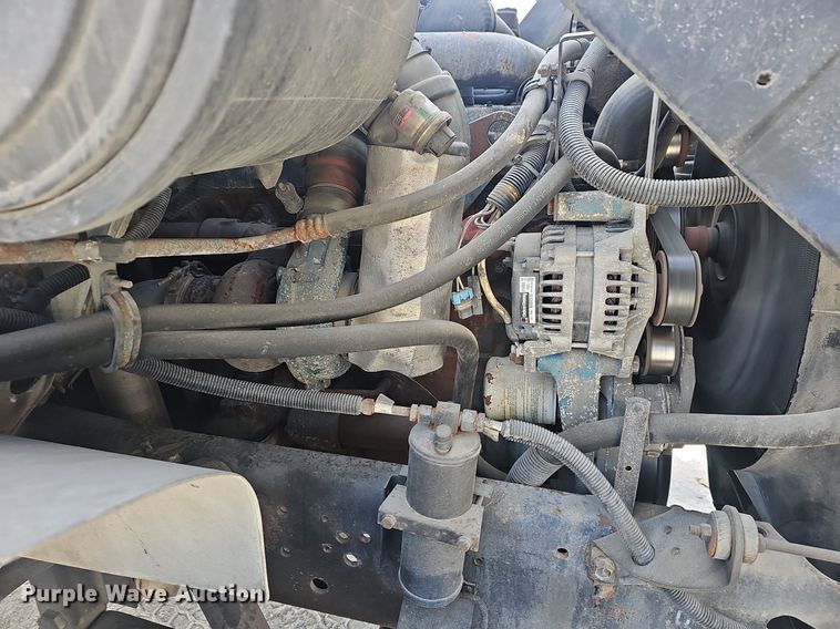 image for item EJ6030 1999 International 4700  box truck