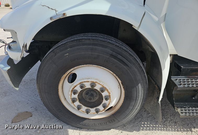 image for item EJ6030 1999 International 4700  box truck