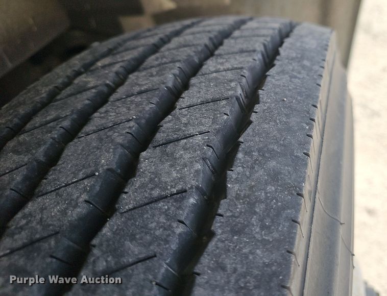 image for item EJ6030 1999 International 4700  box truck