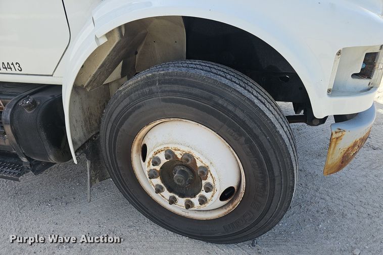 image for item EJ6030 1999 International 4700  box truck