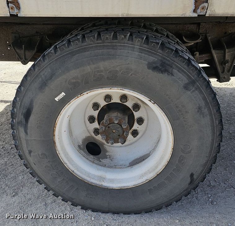 image for item EJ6030 1999 International 4700  box truck