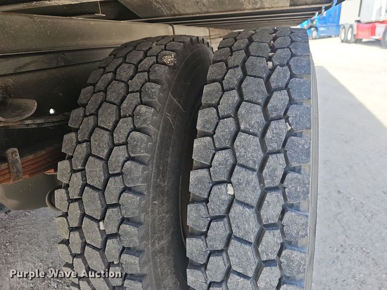 image for item EJ6030 1999 International 4700  box truck