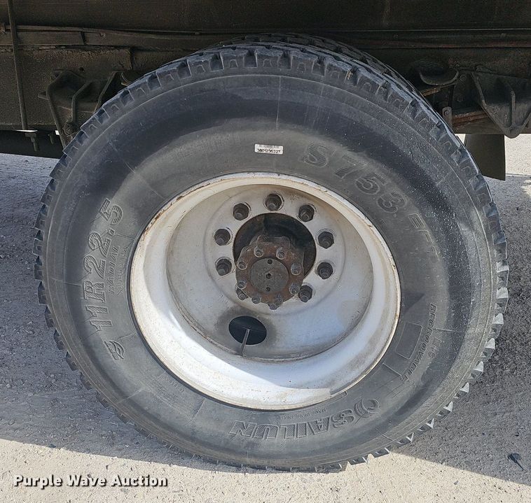 image for item EJ6030 1999 International 4700  box truck