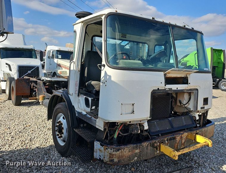 image for item EJ6033 2009 Autocar Xpeditor truck cab and chassis