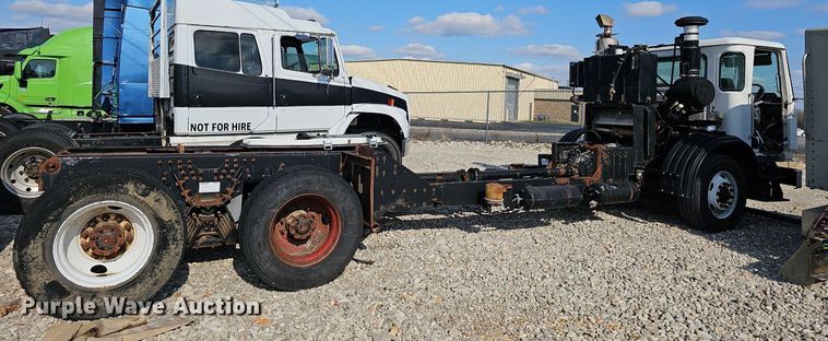 image for item EJ6033 2009 Autocar Xpeditor truck cab and chassis