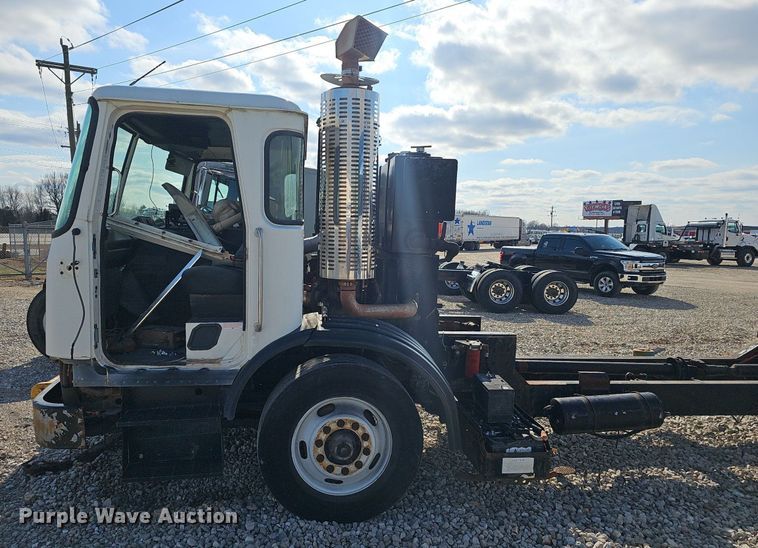 image for item EJ6033 2009 Autocar Xpeditor truck cab and chassis