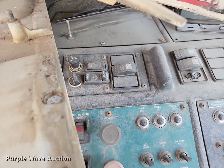 image for item EJ6033 2009 Autocar Xpeditor truck cab and chassis