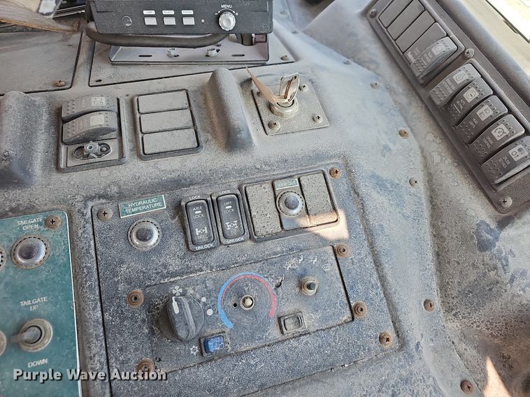 image for item EJ6033 2009 Autocar Xpeditor truck cab and chassis