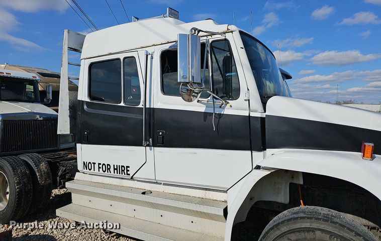 image for item EJ6034 2001 Freightliner  FL60 truck cab and chassis