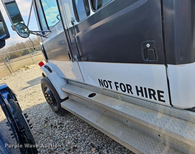 image for item EJ6034 2001 Freightliner  FL60 truck cab and chassis