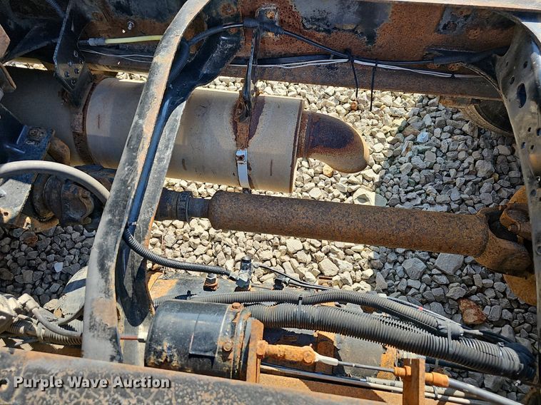 image for item EJ6034 2001 Freightliner  FL60 truck cab and chassis