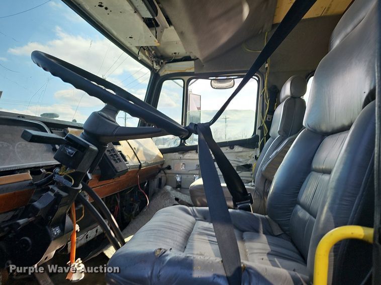 image for item EJ6034 2001 Freightliner  FL60 truck cab and chassis