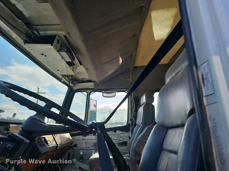 image for item EJ6034 2001 Freightliner  FL60 truck cab and chassis