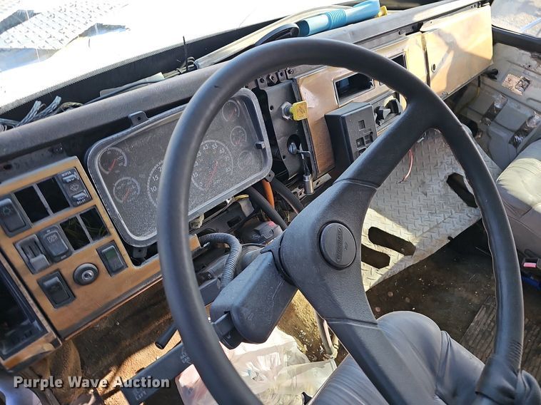 image for item EJ6034 2001 Freightliner  FL60 truck cab and chassis