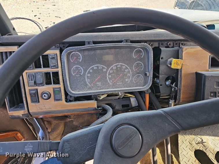 image for item EJ6034 2001 Freightliner  FL60 truck cab and chassis