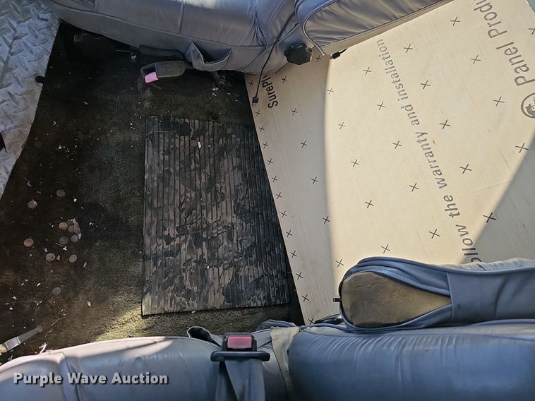 image for item EJ6034 2001 Freightliner  FL60 truck cab and chassis