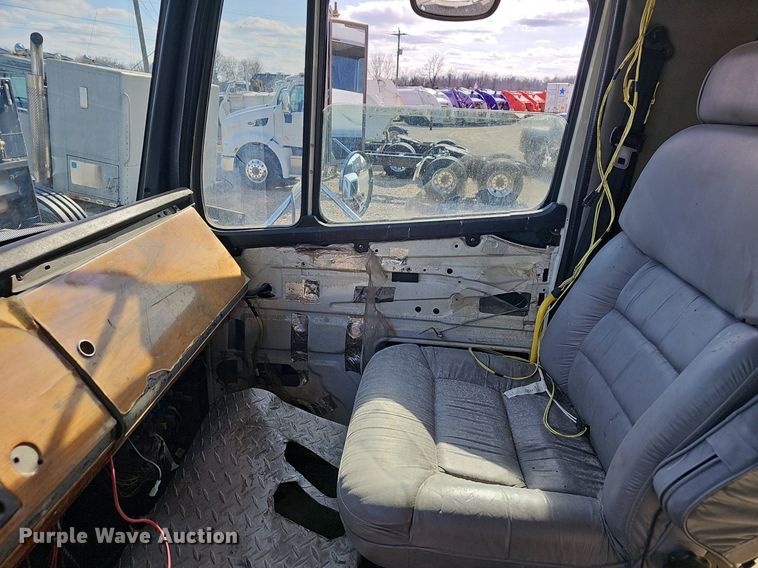 image for item EJ6034 2001 Freightliner  FL60 truck cab and chassis