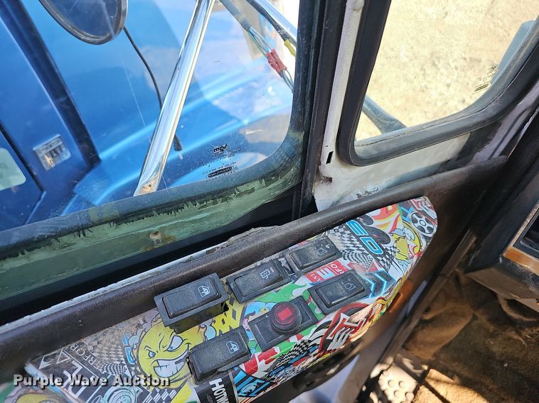 image for item EJ6034 2001 Freightliner  FL60 truck cab and chassis